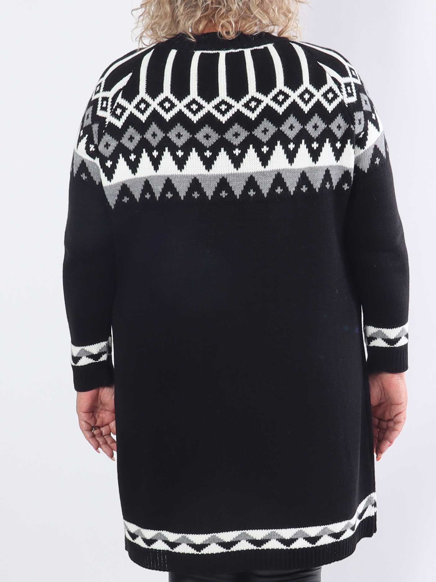 Viola - Stickad klänning med flerfärgat mönster